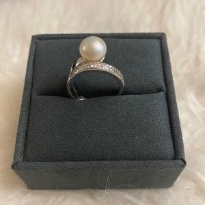 925 sterling silver ring with pearl and zirconia